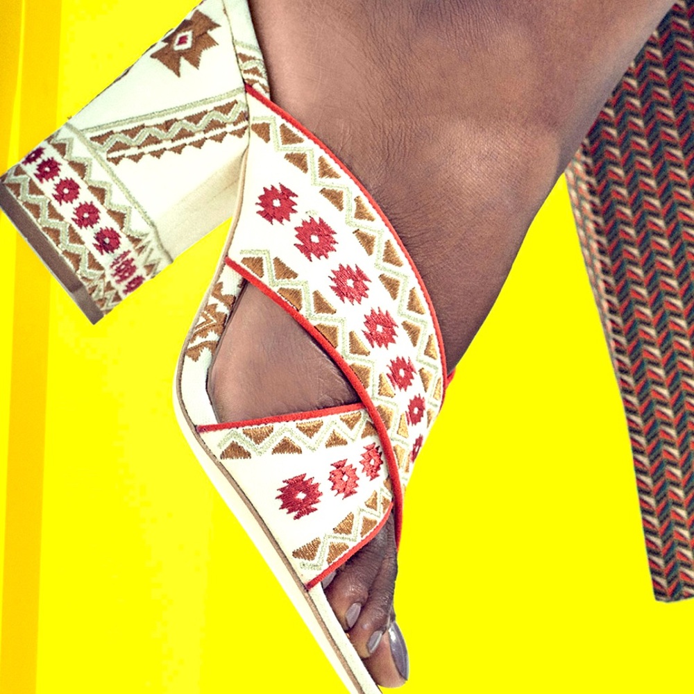 Woman’s Ash embroidered mule slide size 39